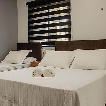 Sobrado Com 5 Suite 1 Quarto Piscina Churraqueira Ar Ate 20 Hospede フォス・ド・イグアス エクステリア 写真