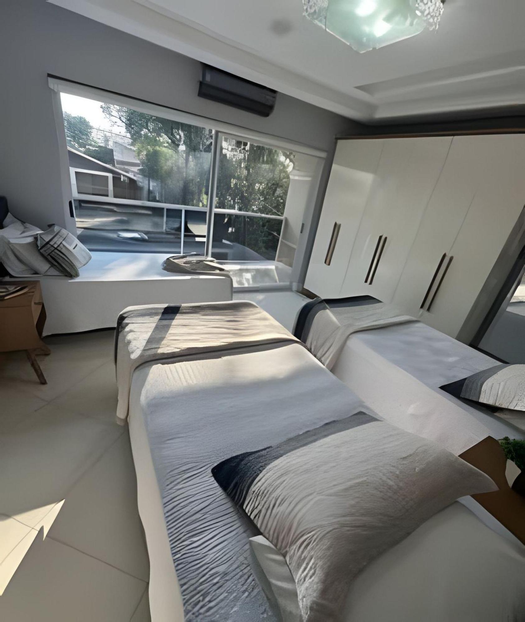 Sobrado Com 5 Suite 1 Quarto Piscina Churraqueira Ar Ate 20 Hospede フォス・ド・イグアス エクステリア 写真