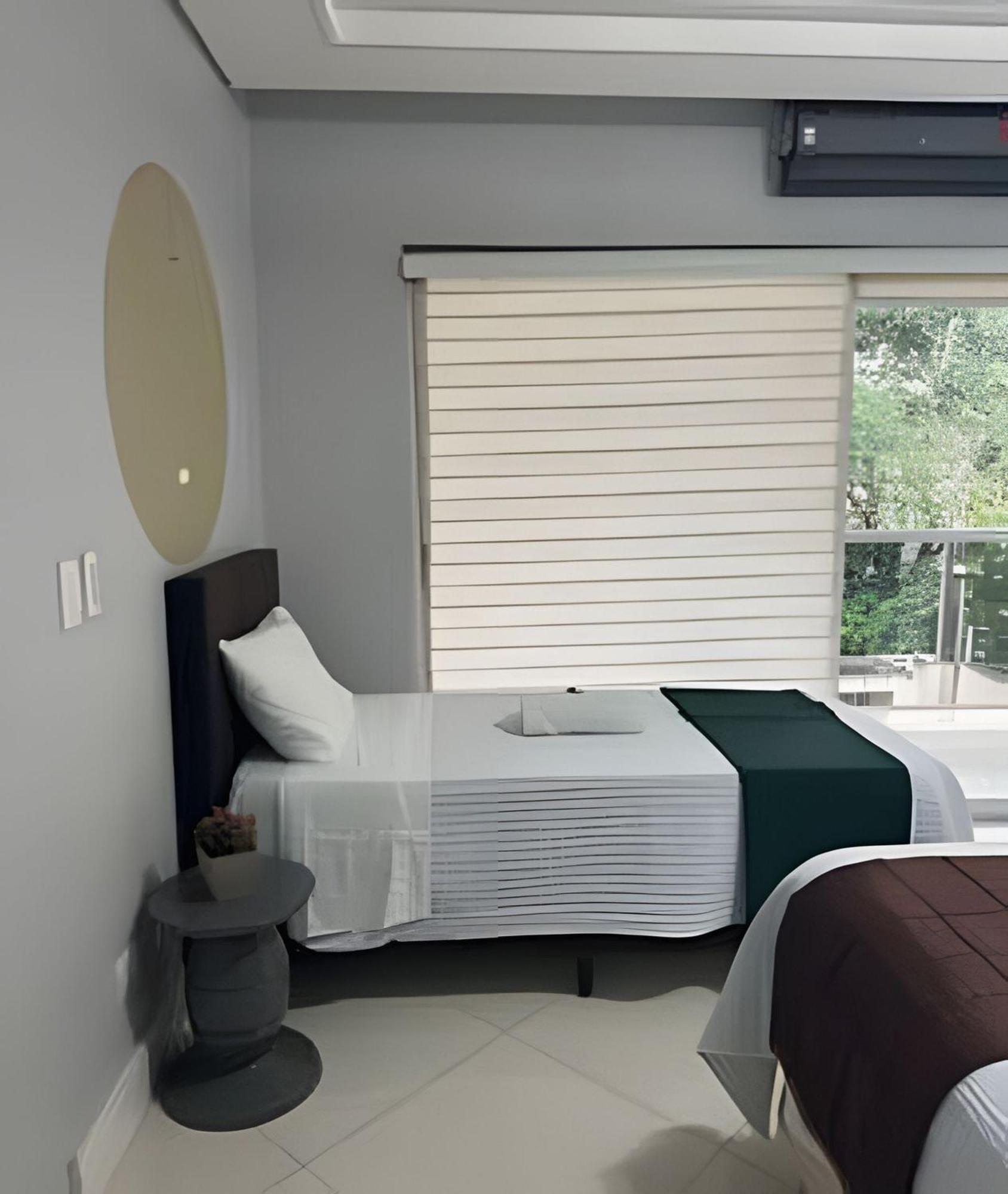 Sobrado Com 5 Suite 1 Quarto Piscina Churraqueira Ar Ate 20 Hospede フォス・ド・イグアス エクステリア 写真