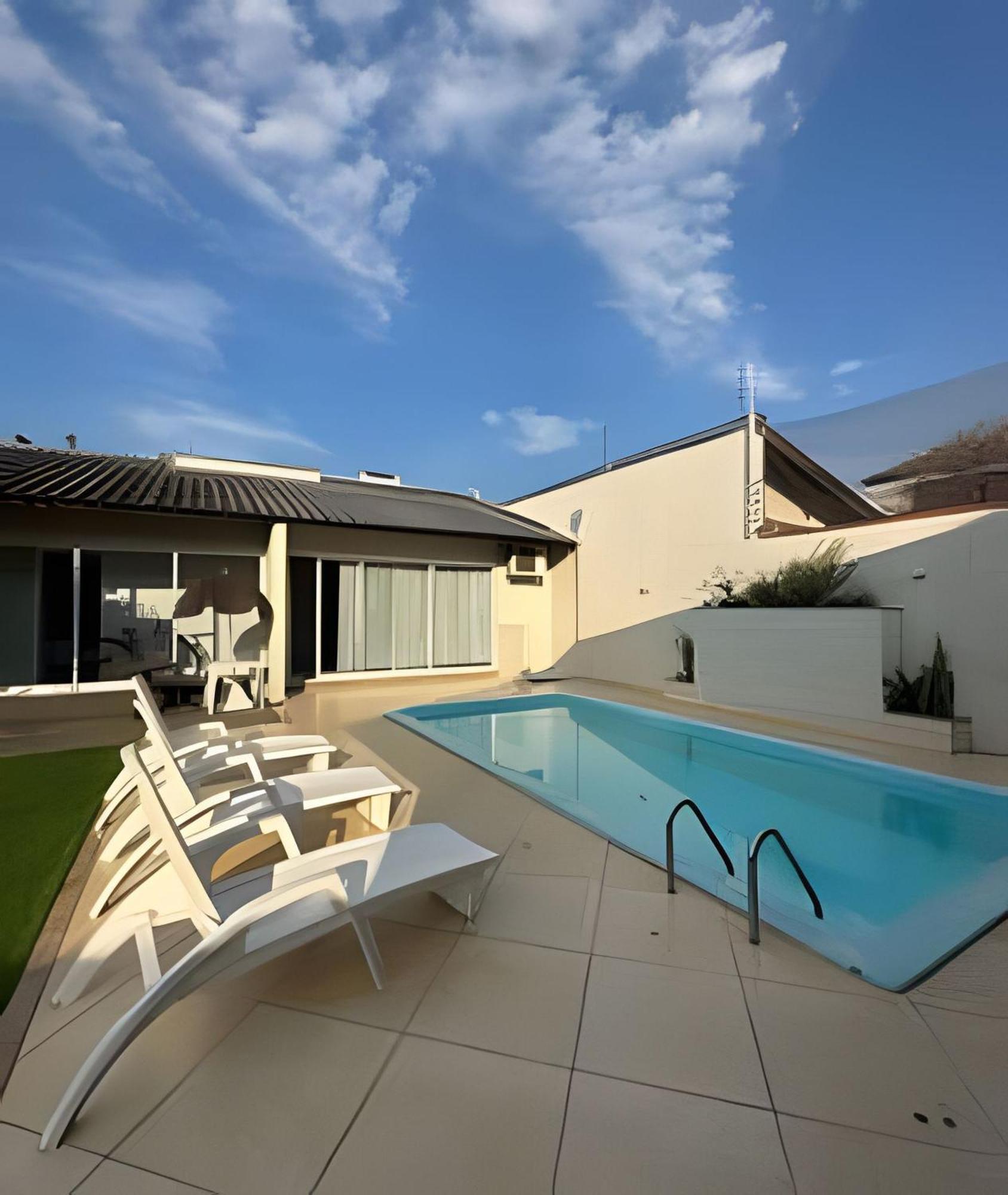 Sobrado Com 5 Suite 1 Quarto Piscina Churraqueira Ar Ate 20 Hospede フォス・ド・イグアス エクステリア 写真