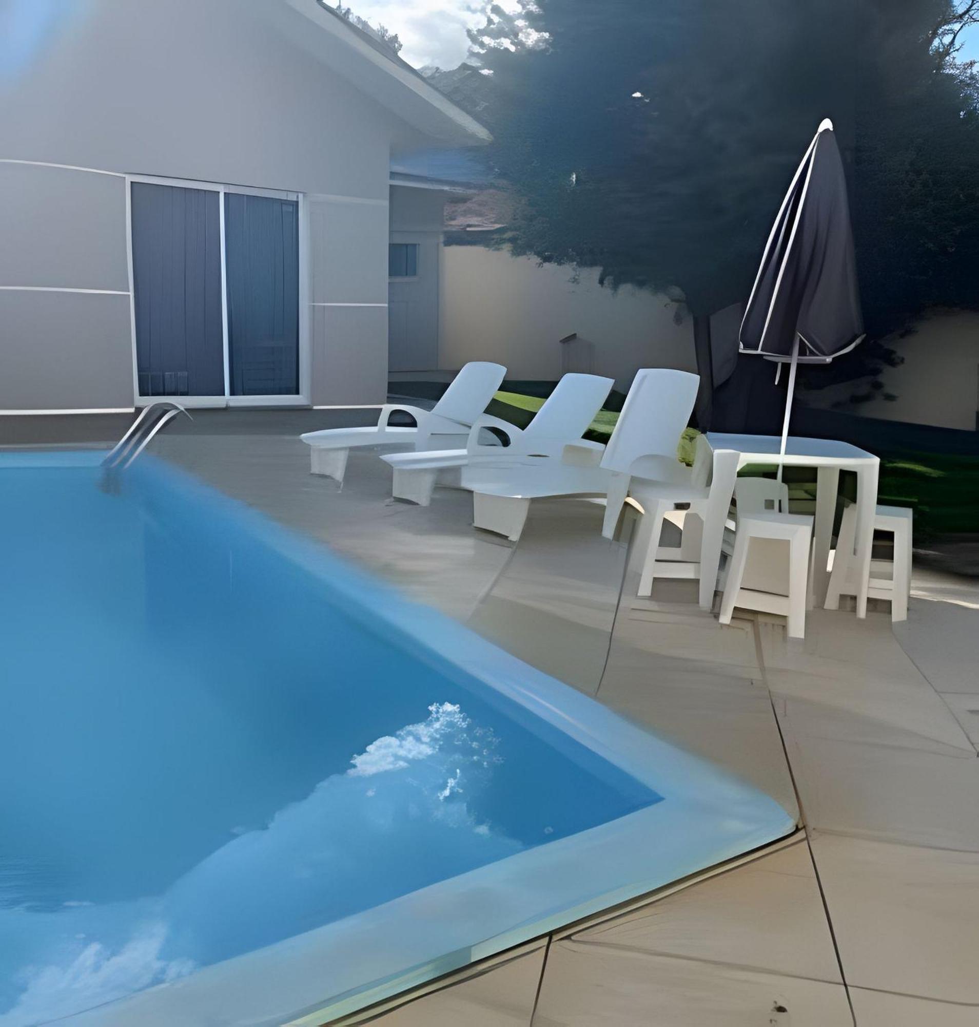 Sobrado Com 5 Suite 1 Quarto Piscina Churraqueira Ar Ate 20 Hospede フォス・ド・イグアス エクステリア 写真